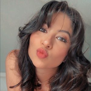 Meet your Posher, Dayana